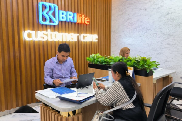 BRI Life Raih Penghargaan di Ajang Marketeers Omni Brands of the Year 2025