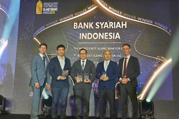 BSI Satu-Satunya Bank Syariah di Dunia Peraih Tiga Penghargaan ESG
