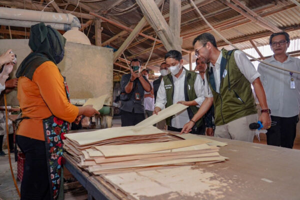 Lepas Ekspor Lunch Box dari Kayu Sengon, Menhut: Ini yang Diinginkan Prabowo