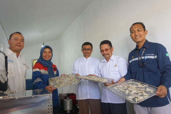 Lewat Program Ini, Pertamina NRE Dukung Nelayan Olah Limbah Ikan Jadi Cuan