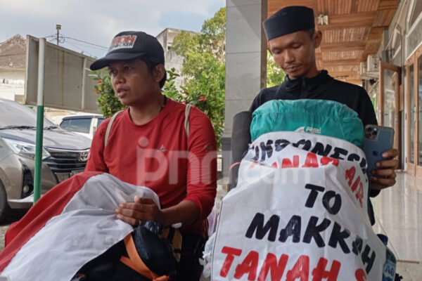 Niat Haji Tahun Depan, Pria Asal Depok Jalan Kaki ke Tanah Suci Sambil Bawa Batu Bacan