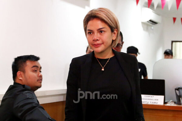Nikita Mirzani Dikabarkan Dipindahkan ke Kejari Jaksel Hari Ini, Fahmi Bachmid Kunjungi Rutan