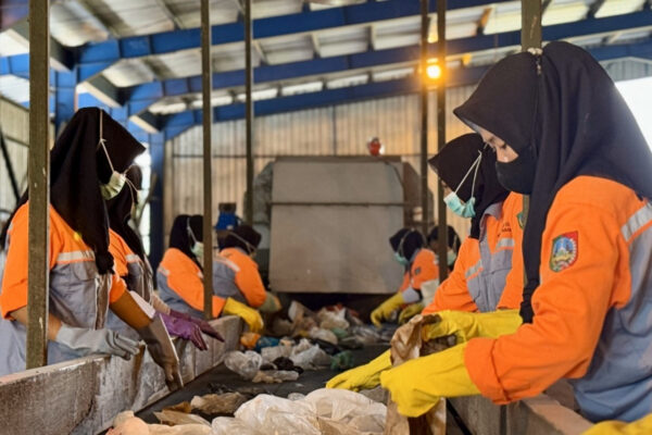 Pemkab Jombang Pasok 10 Ton Bahan Bakar dari Sampah ke Pabrik Tuban SIG