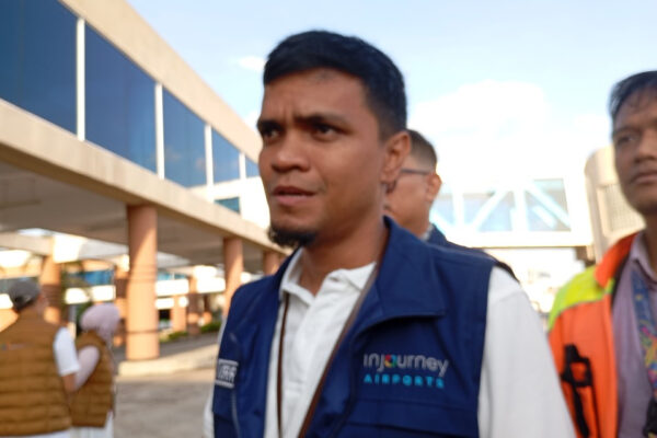 Periksa Bawaan Jemaah Calon Haji, Petugas SMB II Palembang Temukan Benda Tajam