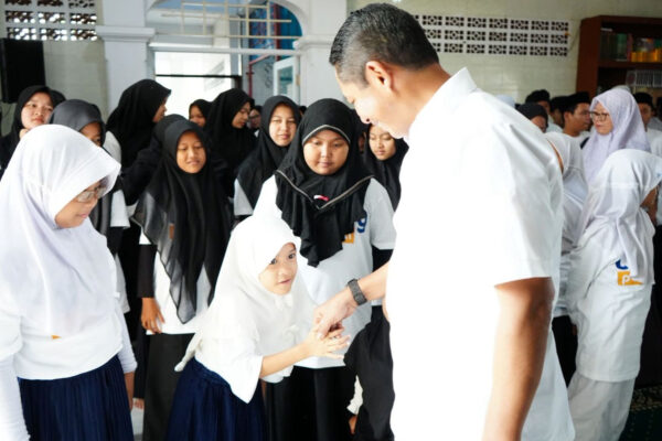 Peringati HUT ke-58, Perum Bulog Gelar Baksos untuk Anak Yatim Piatu dan Santri Tahfiz