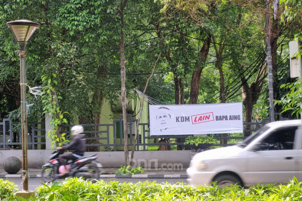 Ramai Spanduk Dedi Mulyadi Bukan Bapak Aing di Bandung, Pengamat Sebut Risiko Demokrasi