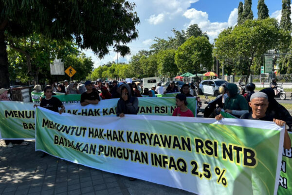 Ratusan Karyawan Demo Disnaker Mataram, Tuntut Hapus Potongan Infaq Yayasan RSI
