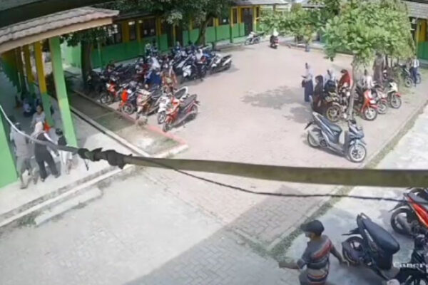 Sontoloyo! Suami Tusuk Istri saat Mengambil Rapor Anak, Ini Motifnya