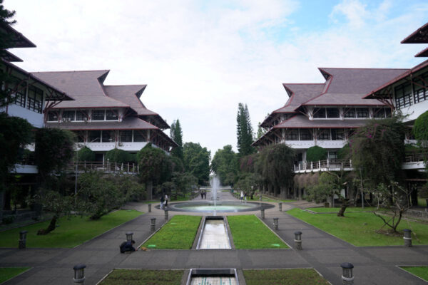 Warga Satu Kampung Iuran Demi Keberangkatan Pelajar Sumbar yang Lulus SNBP ITB