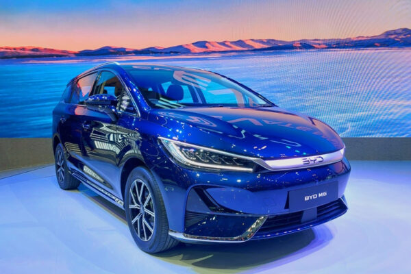 Gugatan BMW Ditolak, BYD M6 Tetap Bisa Dipasarkan di Indonesia
