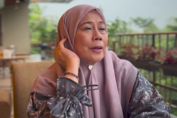 Mata Kanan Tidak Berfungsi, Dewi Yull Ungkap Kondisinya