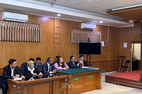 Ridwan Kamil Tidak Datang, Sidang Gugatan Lisa Mariana Ditunda