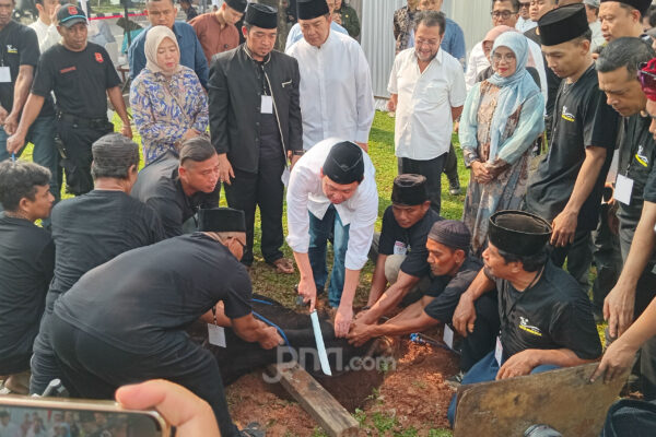 Sembelih Hewan Kurban, Ketua DPD RI: Nikmat Betul Potong Sendiri