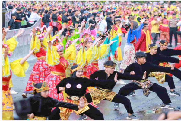 Tampilkan 5.000 Pesilat dan 2.000 Penari, Pemprov DKI Jakarta Raih Rekor MURI